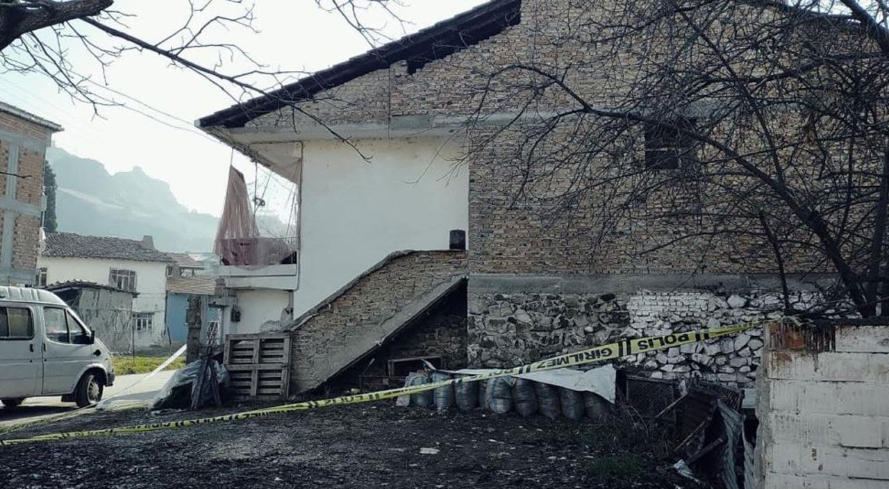 Çorum’da yasak aşk cinayeti: Annesini önce bıçakladı sonra boğdu