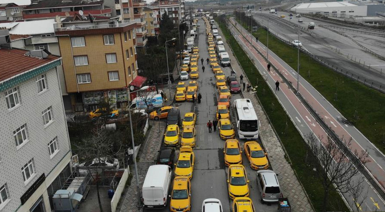 İstanbul’da taksimetre kuyruğu havadan görüntülendi