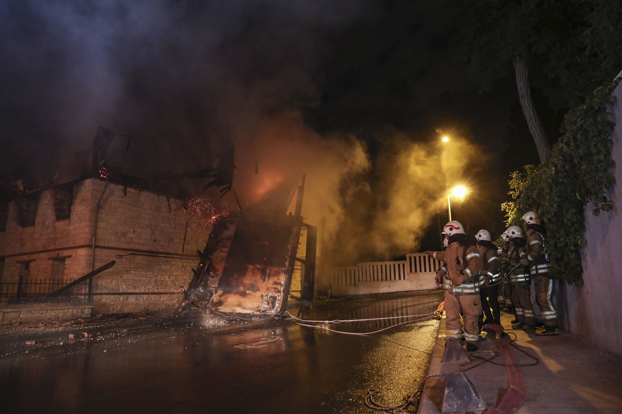 Zeytinburnu'nda tarihi fırında yangın