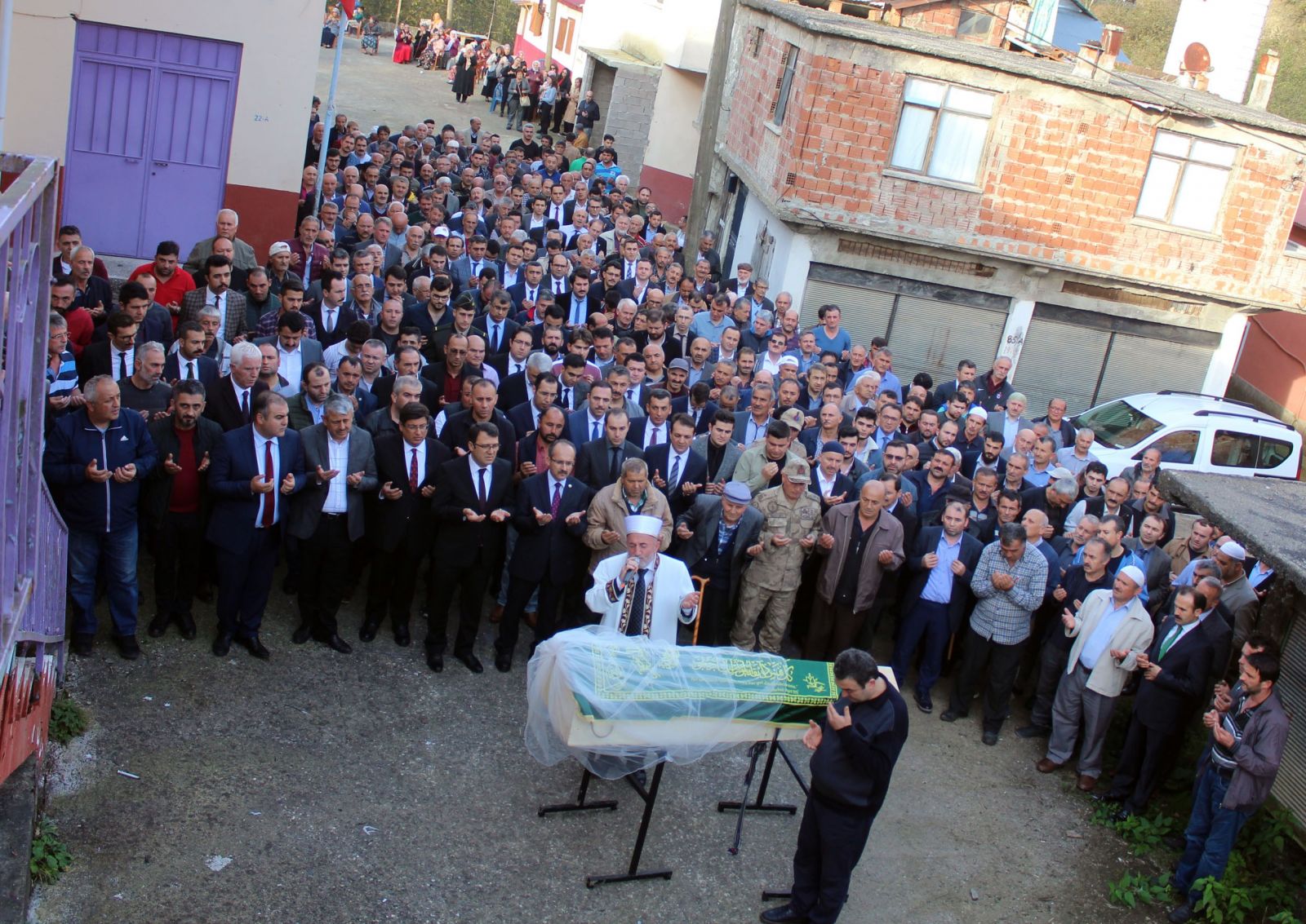 Kahreden olay! Küçük Zehra'nın anne ve babası cenazeye katılamadı...