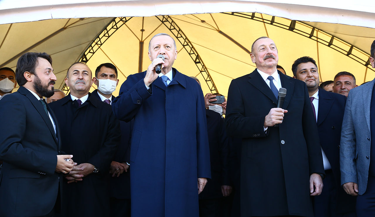 Ankara-Bakü ilişkilerinde yeni boyut: Adım adım Türk birliği Ankara-Bakü ilişkilerinde yeni boyut: Adım adım Türk birliği