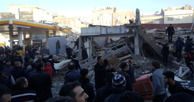 Son dakika... Zeytinburnu'nda bina çöktü! Ölüler ve yaralılar var... (İSTANBUL'DA BİNA ÇÖKTÜ)