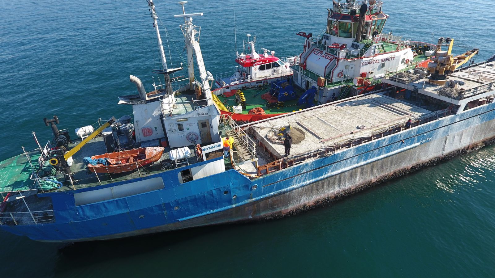 Zeytinburnu'nda 'Tallas' isimli gemi yan yattı