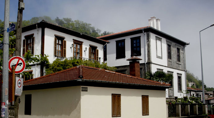 Fransa'dan fındık karşılığında alınan malzemeler ile yapılan şehir: Zeytinlik