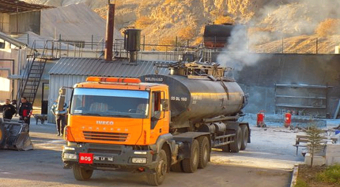 Hurdaya ayrılan zift tankı yandı