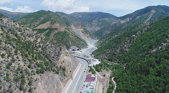 Yeni Zigana Tüneli'nin yapımı sürüyor! Yarısı tamamlandı