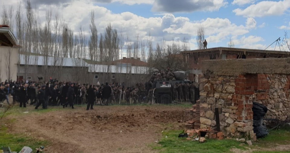 CHP lideri Kılıçdaroğlu’na şehit cenazesinde saldırı CHP lideri Kılıçdaroğlu’na şehit cenazesinde saldırı