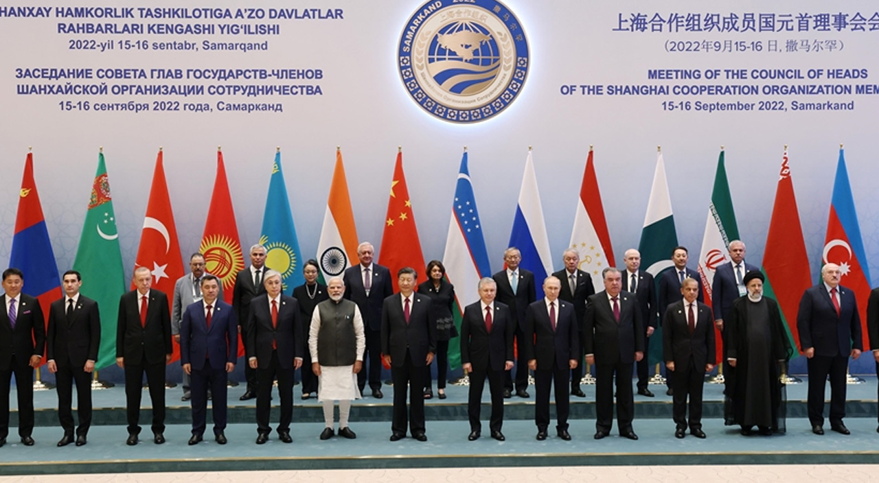 Cumhurbaşkanı Erdoğan Şanghay Zirvesi'nde aile fotoğrafı çekimine katıldı