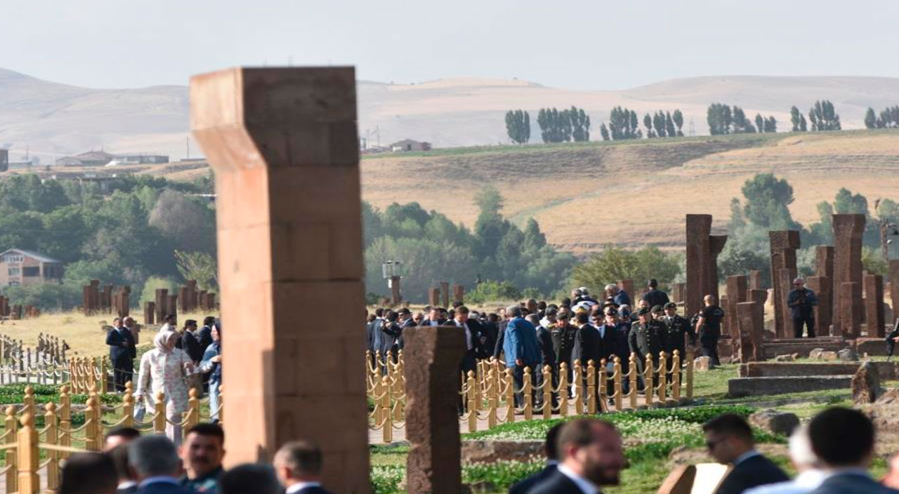 Cumhurbaşkanı Erdoğan Selçuklu Mezarlığını ziyaret etti