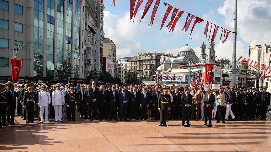 Devletin zirvesi Anıtkabir'de