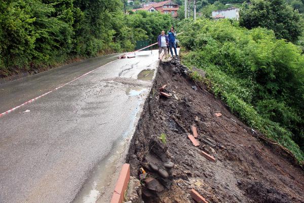 Zonguldak'ta yağmur su baskınlarına neden oldu