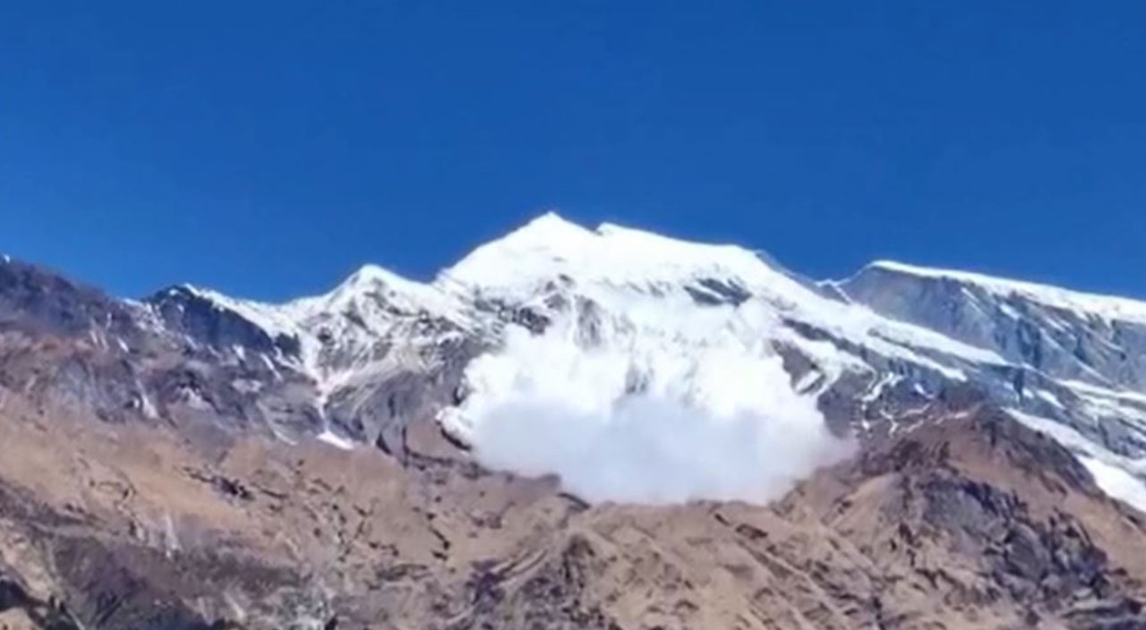 Nepal'de ortaokula çığ düştü: 11 kişi yaralandı