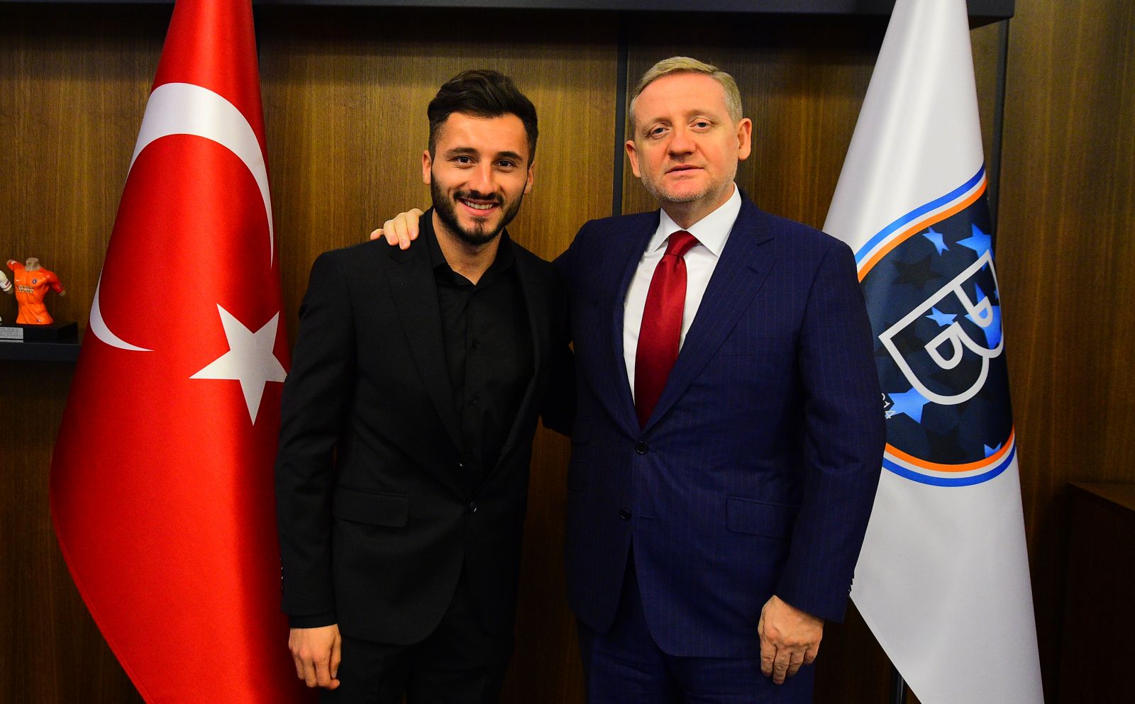 Kadro dışı bırakılan Enver Cenk Şahin'e Medipol Başakşehir sahip çıktı