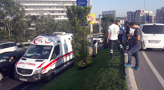 Zeytinburnu'da yol kenarında erkek cesedi bulundu