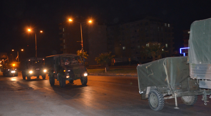 Hatay’dan sınıra zırhlı araç sevkiyatı