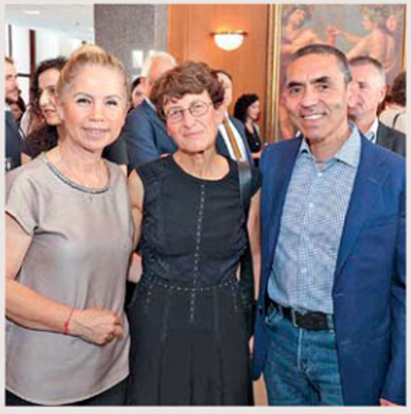 İnsanlığa üstün hizmet ödülü Türeci ve Şahin'in