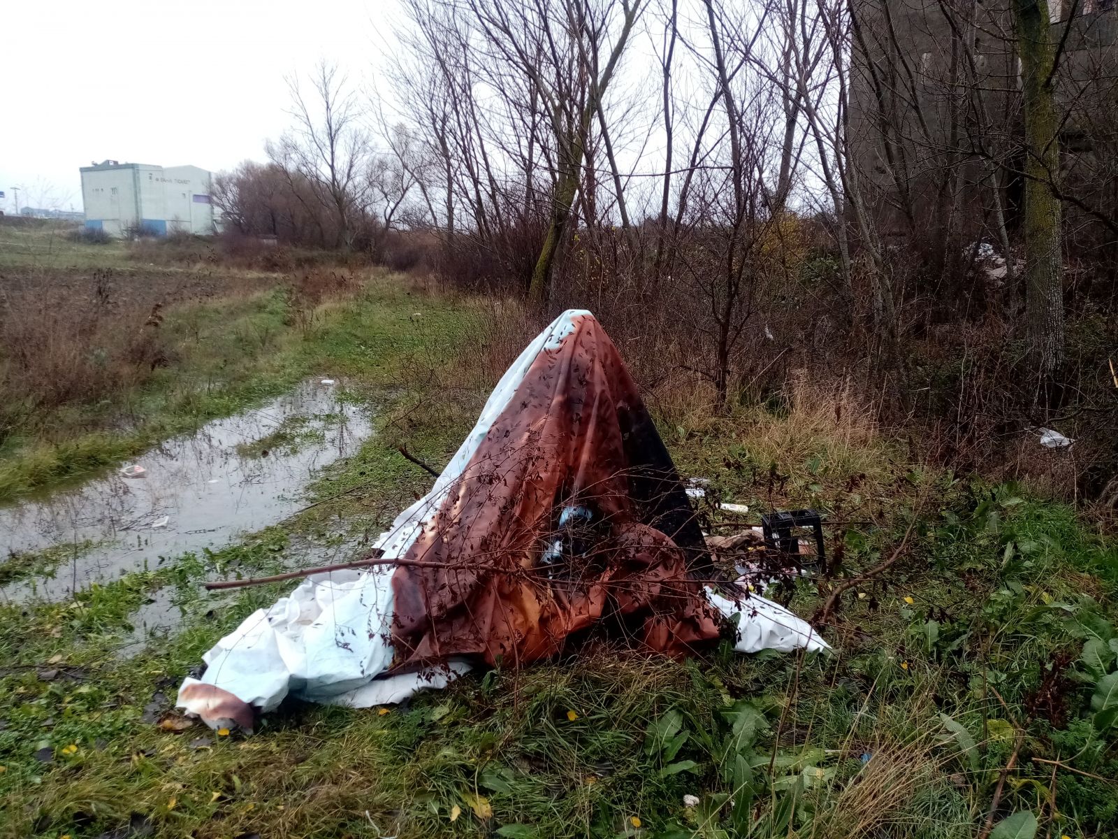 Israrla çadırda kalmak istedi, belediye ikna etti, “Benim evim Paris’te” dedi