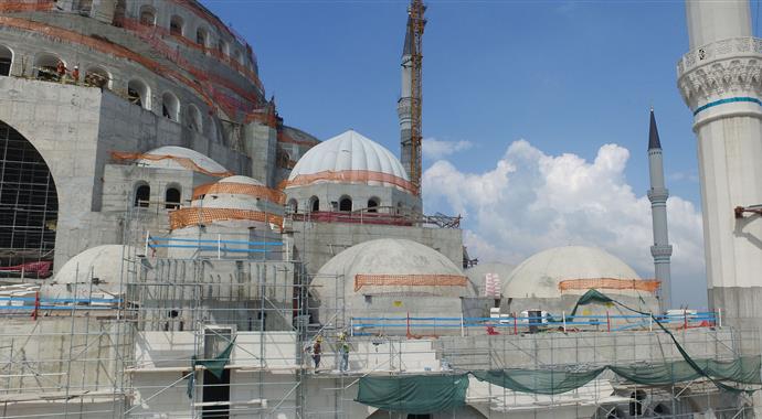 Cumhuriyet tarihin en büyük camisi Kadir Gecesi'nde ibadete açılıyor