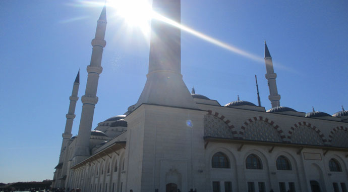 Çamlıca Camisi'ndeki ilk cuma namazı havadan görüntülendi
