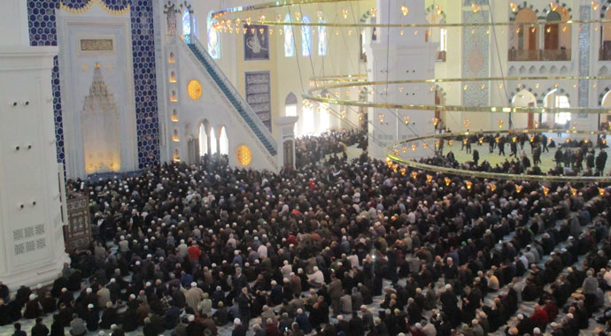 Çamlıca Camisi'ndeki ilk cuma namazı havadan görüntülendi