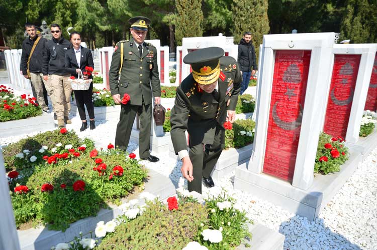 Çanakkale Şehitler Abidesi'nde tören