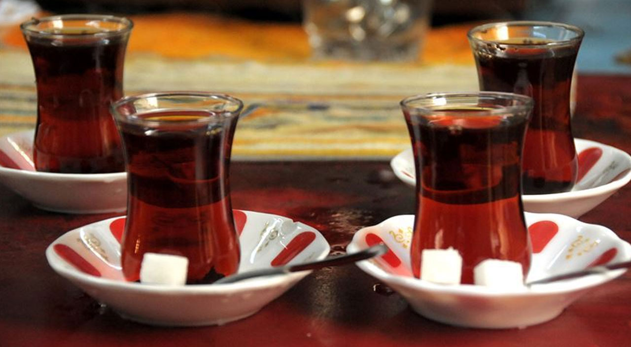 Çay tiryakilerine kötü haber! Çok yanlış yapıyoruz, sağlığımızı bozuyoruz