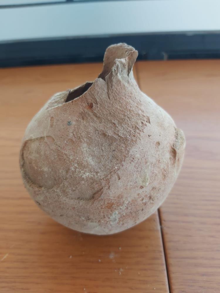 Köyün çeşmesini tamir ederken, buldukları ile şaşkına döndü