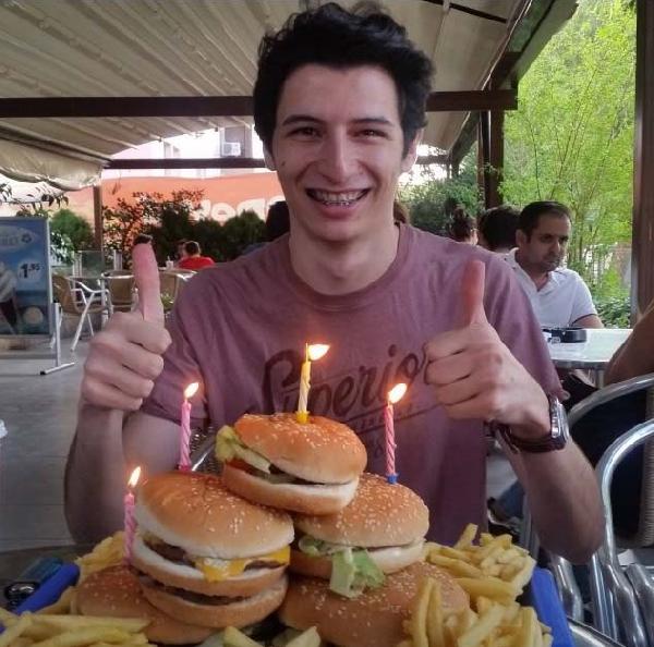 İzmir'de üniversite öğrencisi kaldığı yurtta kendini astı