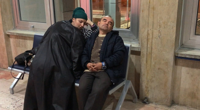 Önce hastane koridorundan kurtuldular, şimdi de bebekleri dünyaya geldi