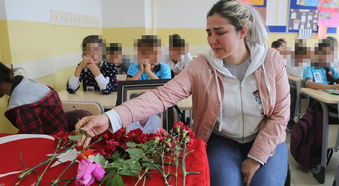 13 yaşındaki Bilen teröristlerin bombalı saldırısında ölmüştü: Arkadaşları, sırasına not bıraktı