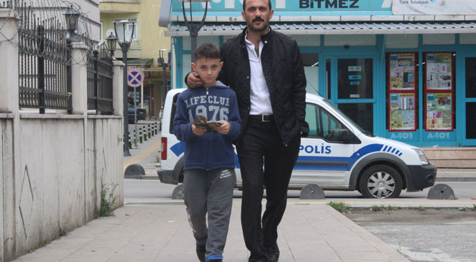 Tartıştığı çocuklar ödevini parçalayınca soluğu polis merkezinde aldı