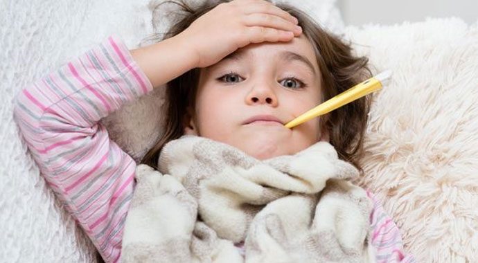 Bebek ve çocuklarda ateş nasıl düşer? | Evde ateş düşürme yöntemleri