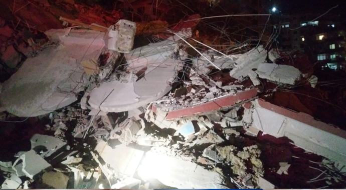 9 katlı apartman çöktü