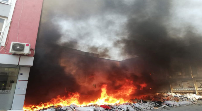 İzmir’in göbeğinde çöp dağları vatandaşı isyan ettirdi