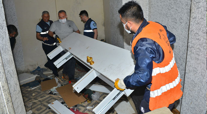 Evden 3 ton çöp çıktı