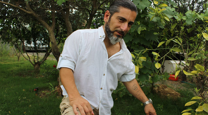 Köpekleri zehirleyen şüphelinin bulunması için para ödülü koydu