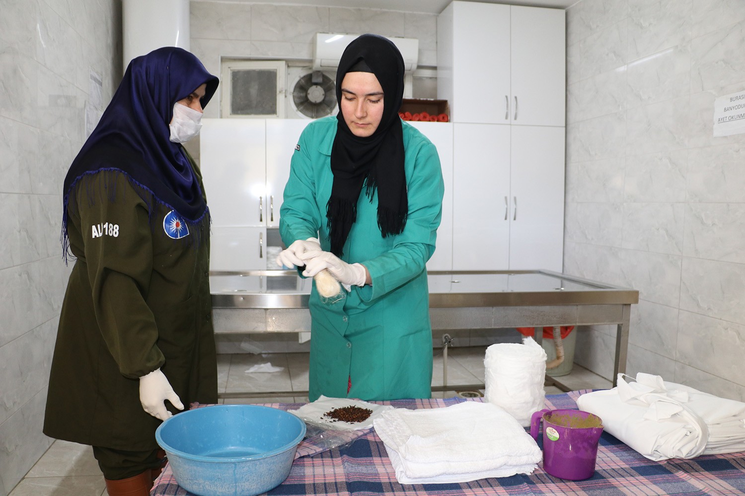 Severek yaptıkları mesleklerini duyan irkiliyor