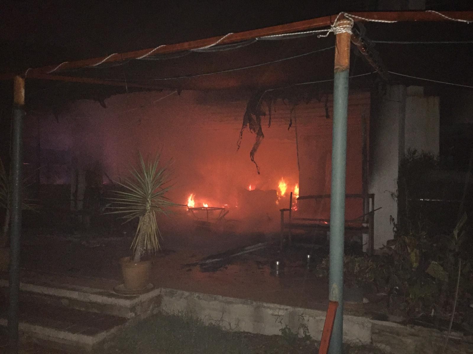 Tuğba Özay'ın İngiliz komşularının evi yandı