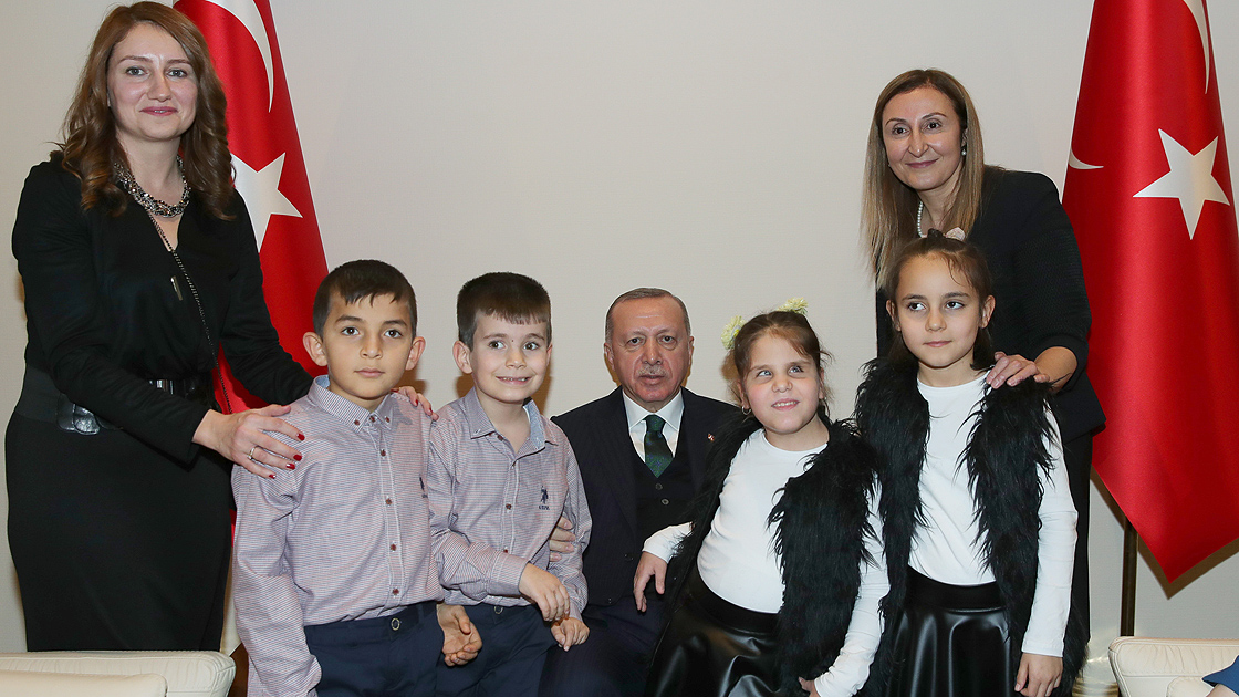 Cumhurbaşkanı Erdoğan görme engelli öğrencileri kabul etti
