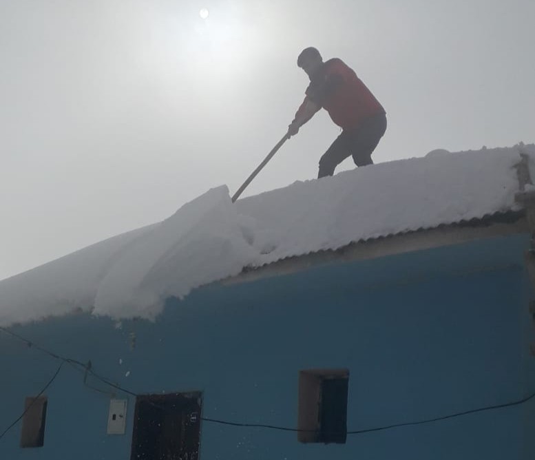 Köy okulunun fedakar öğretmeni