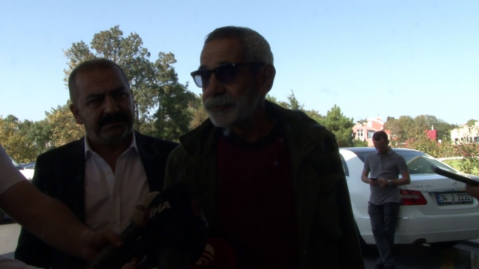 Tarık Ünlüoğlu’nun sanatçı dostları hastaneye akın etti