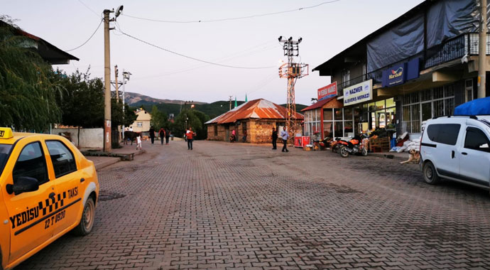 Hırsızlığın yaşanmadığı ilçede esnafın ürünleri gece gündüz dışarıda