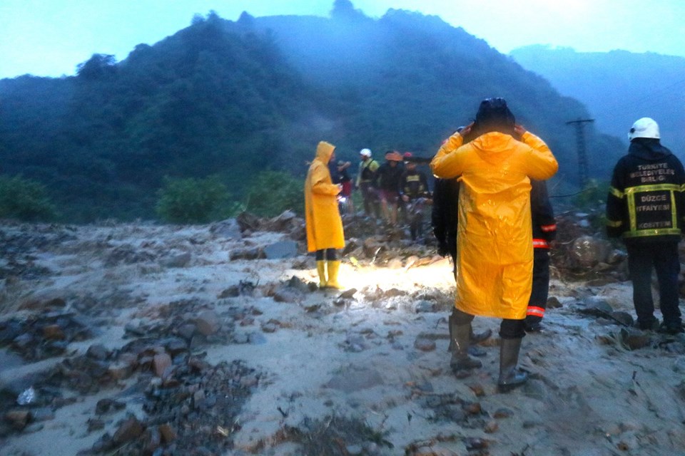 Düzce'de su baskını ve toprak kayması