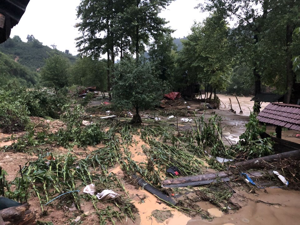 Düzce'de su baskını ve toprak kayması
