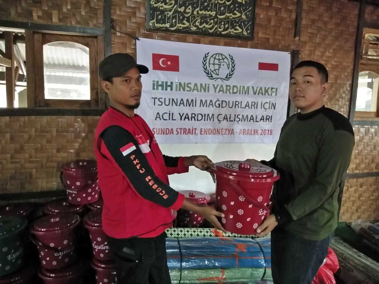 Türkiye’den tsunaminin vurduğu Endonezya’ya acil yardım