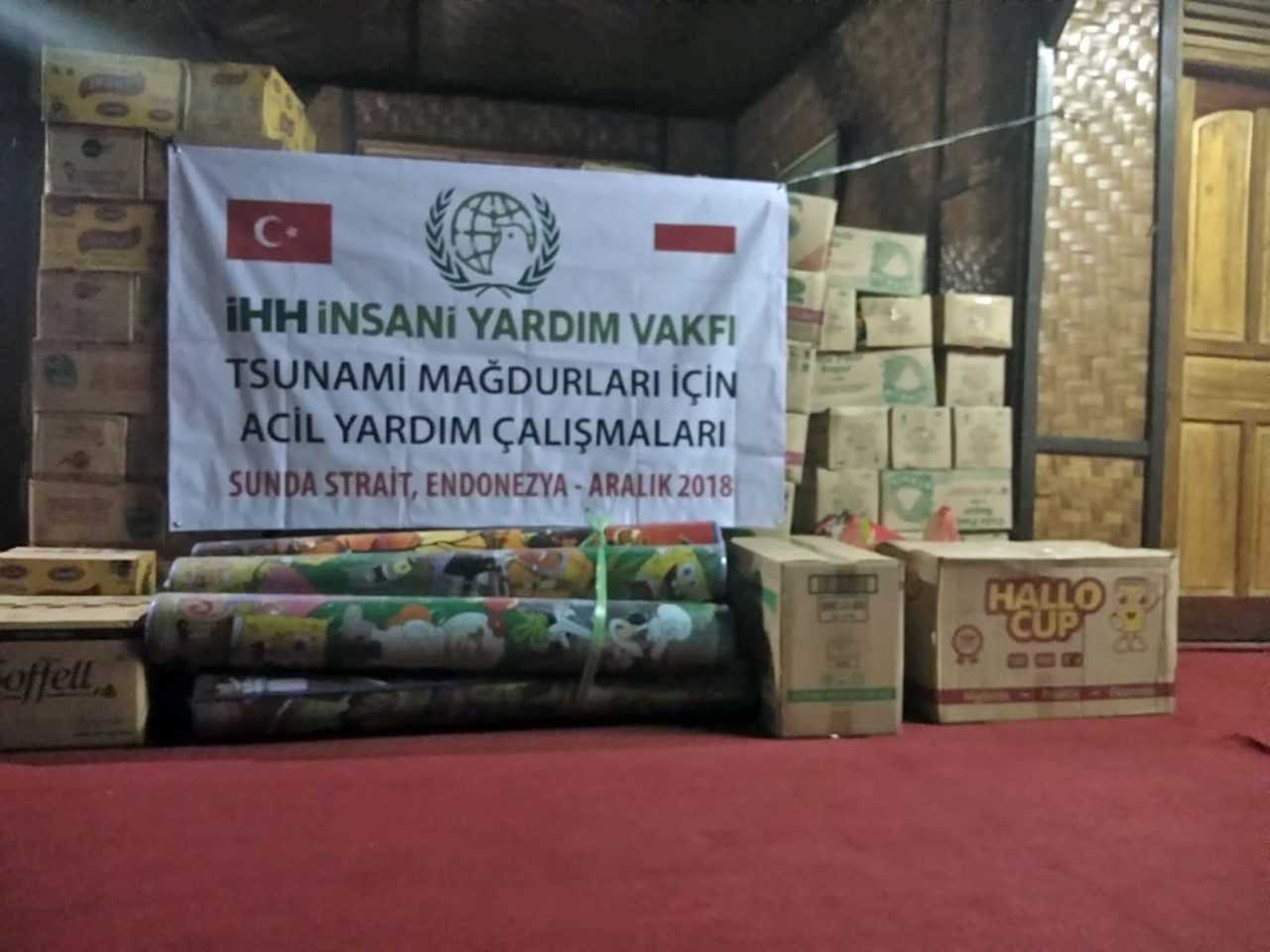 Türkiye’den tsunaminin vurduğu Endonezya’ya acil yardım