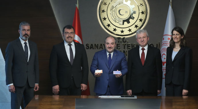 Covid-19'a karşı ilk yerli sentez ilaç görücüye çıktı