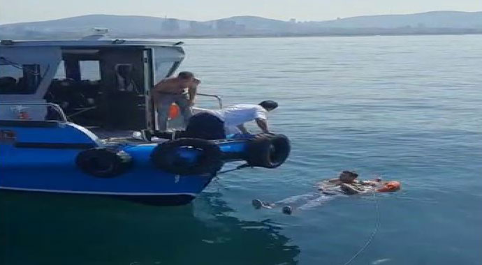 Korkutan anlar! Denizin ortasında intihar girişimi