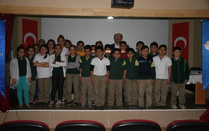 Deniz Feneri Derneği minik yüreklere 