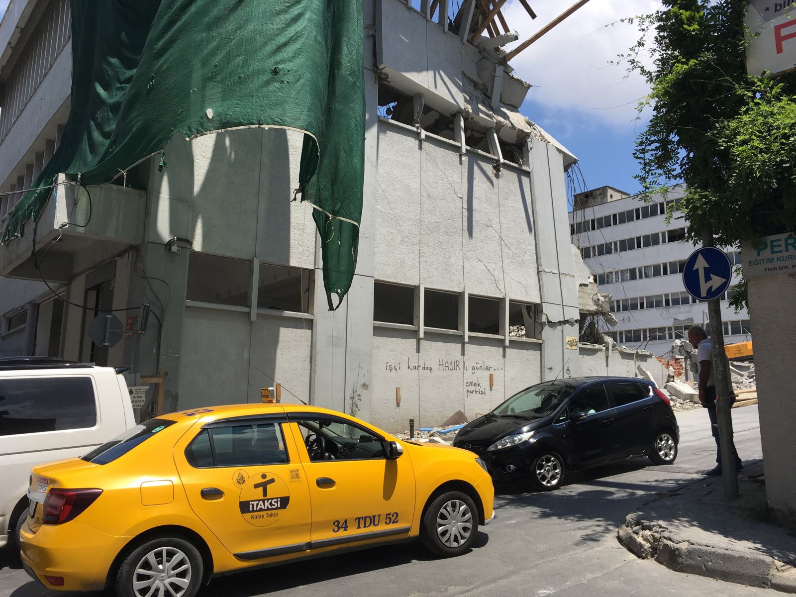 Şişli'de tehlikeli yıkım